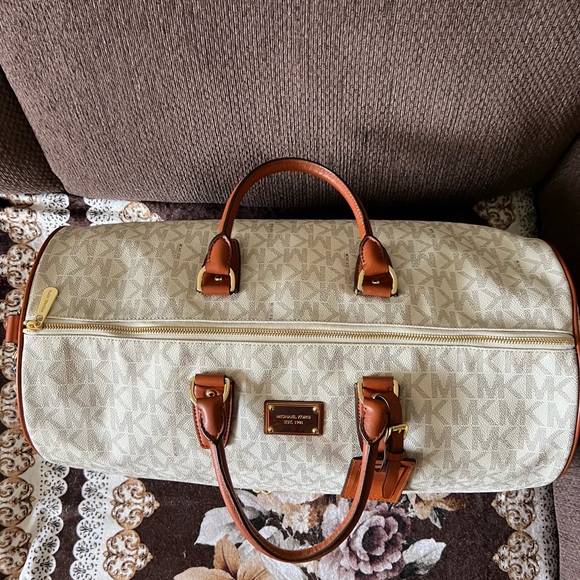 MICHAEL KORS Jet Set Large Vanilla Adjustable Strap Weekender Duffle Bag NWT - Picture 7 of 15